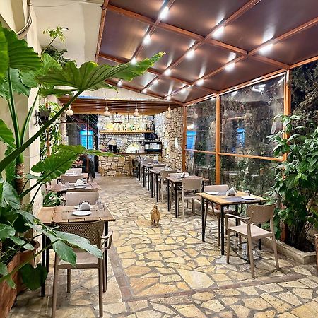 Arial Penthouse Suites Vlore Exterior photo
