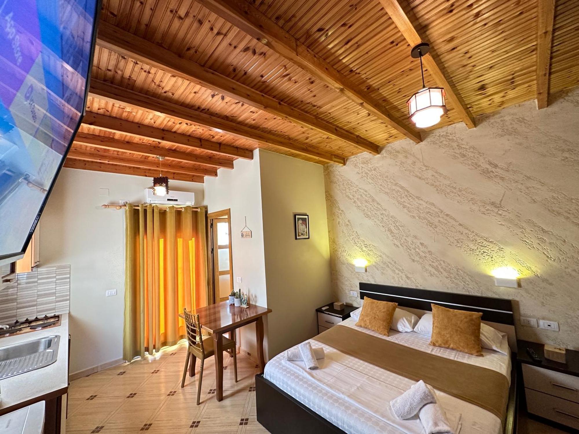 Arial Penthouse Suites Vlore Exterior photo