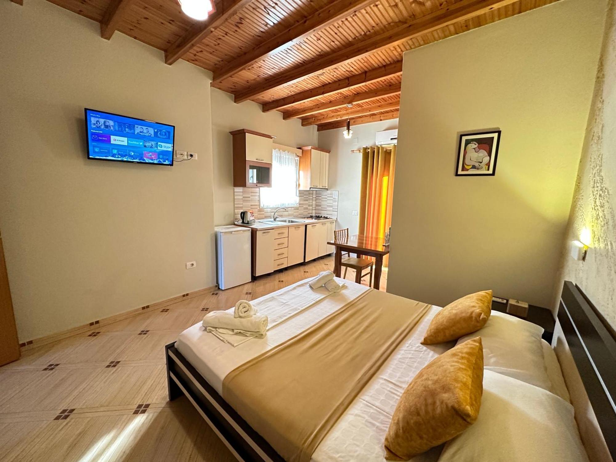 Arial Penthouse Suites Vlore Exterior photo