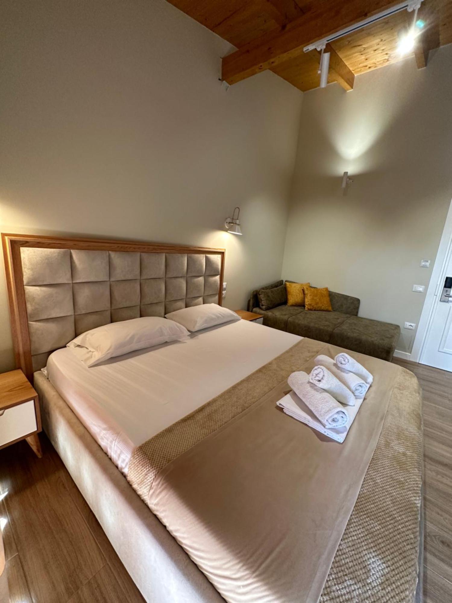 Arial Penthouse Suites Vlore Exterior photo