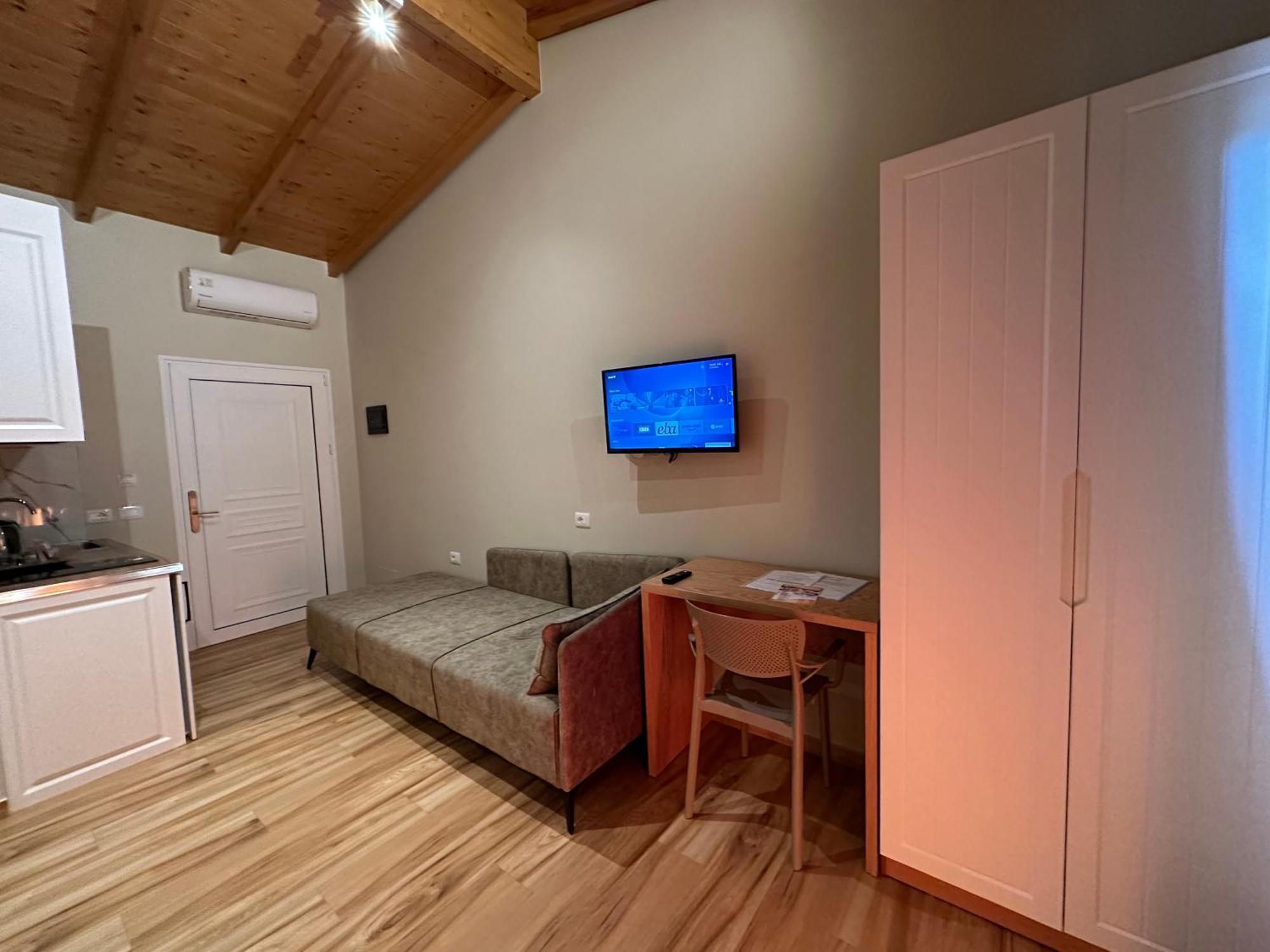 Arial Penthouse Suites Vlore Exterior photo