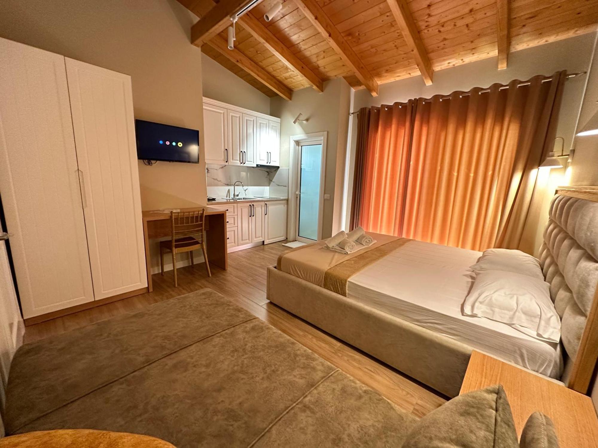 Arial Penthouse Suites Vlore Exterior photo