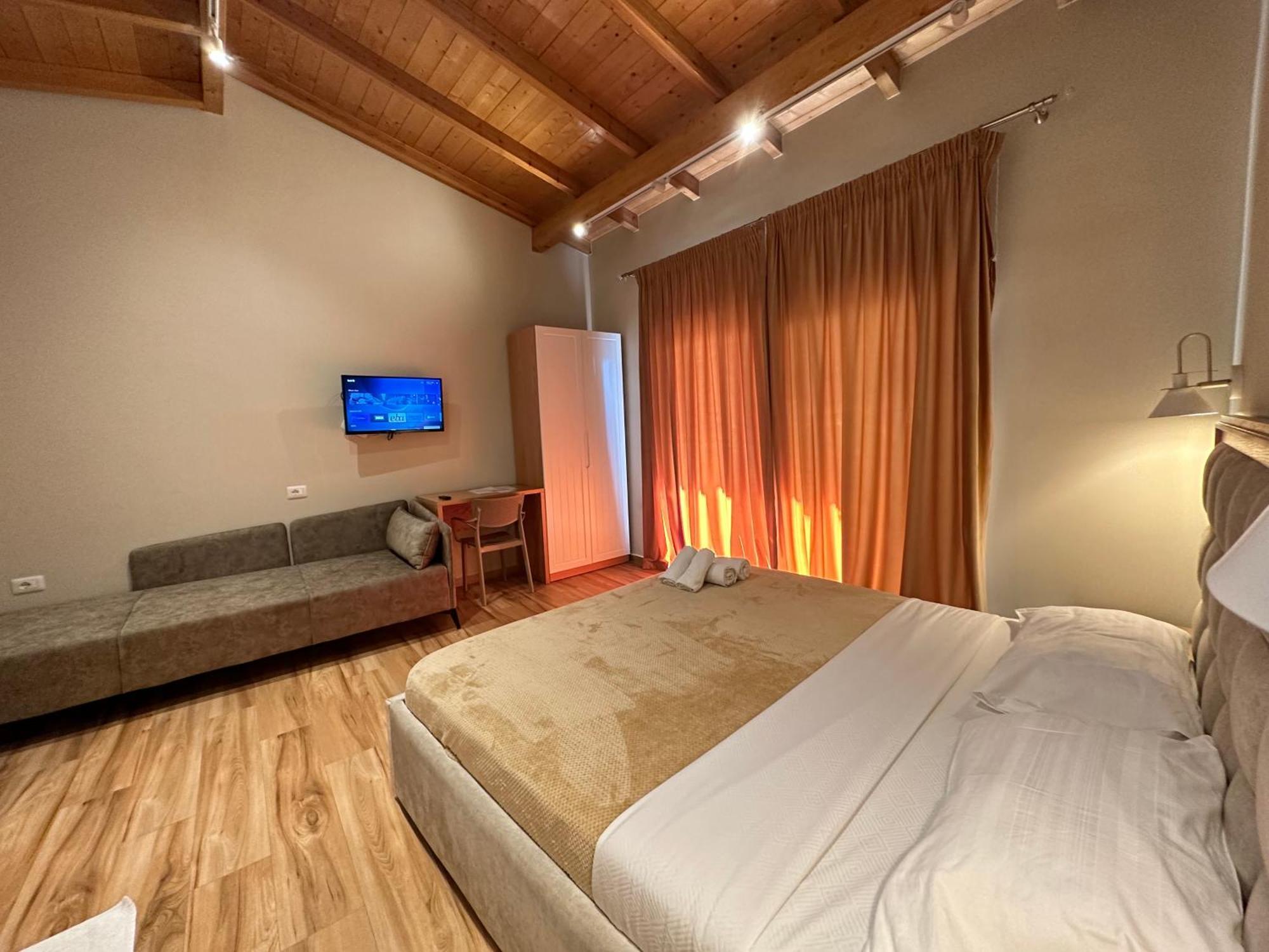 Arial Penthouse Suites Vlore Exterior photo