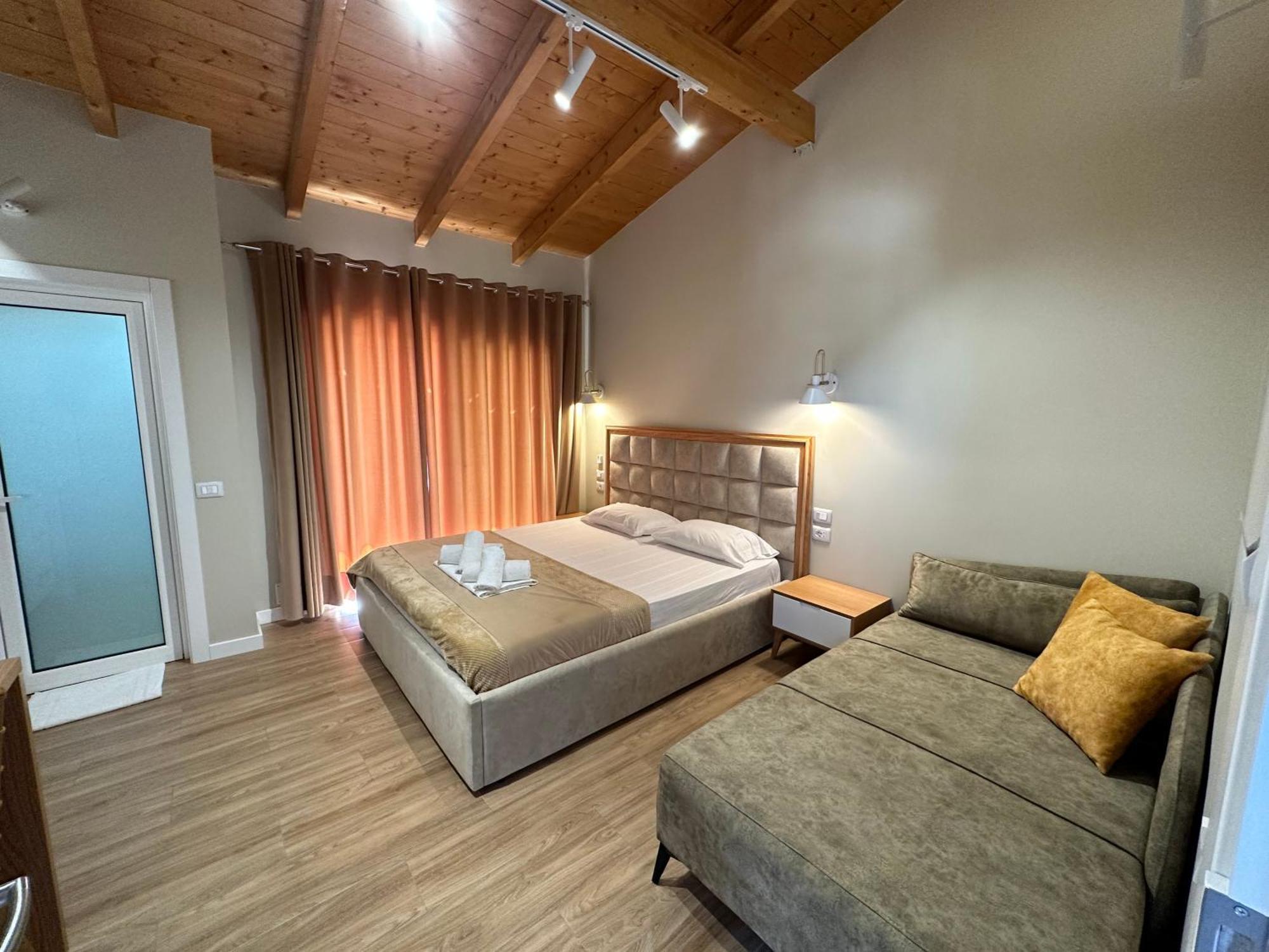 Arial Penthouse Suites Vlore Exterior photo