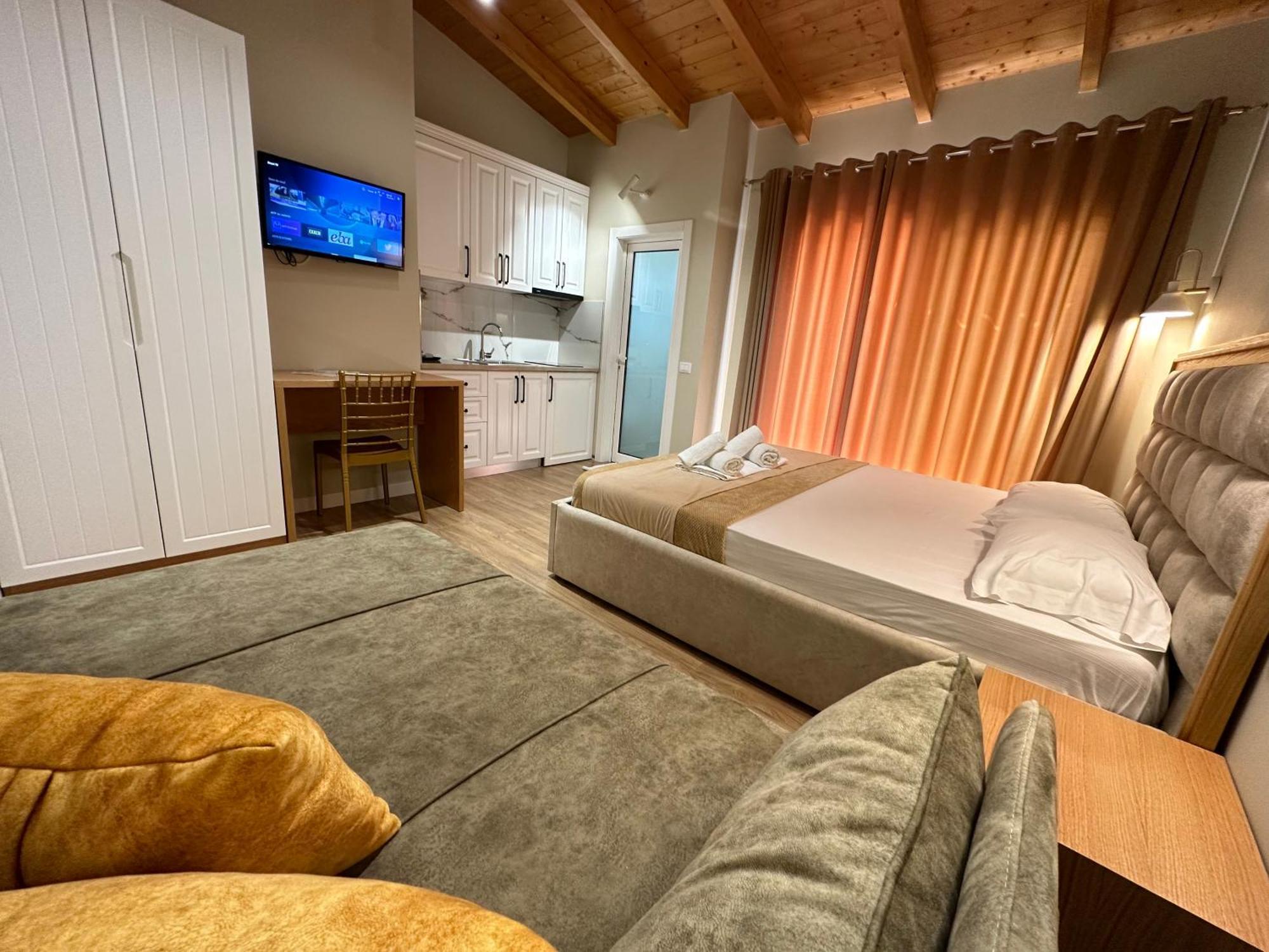 Arial Penthouse Suites Vlore Exterior photo