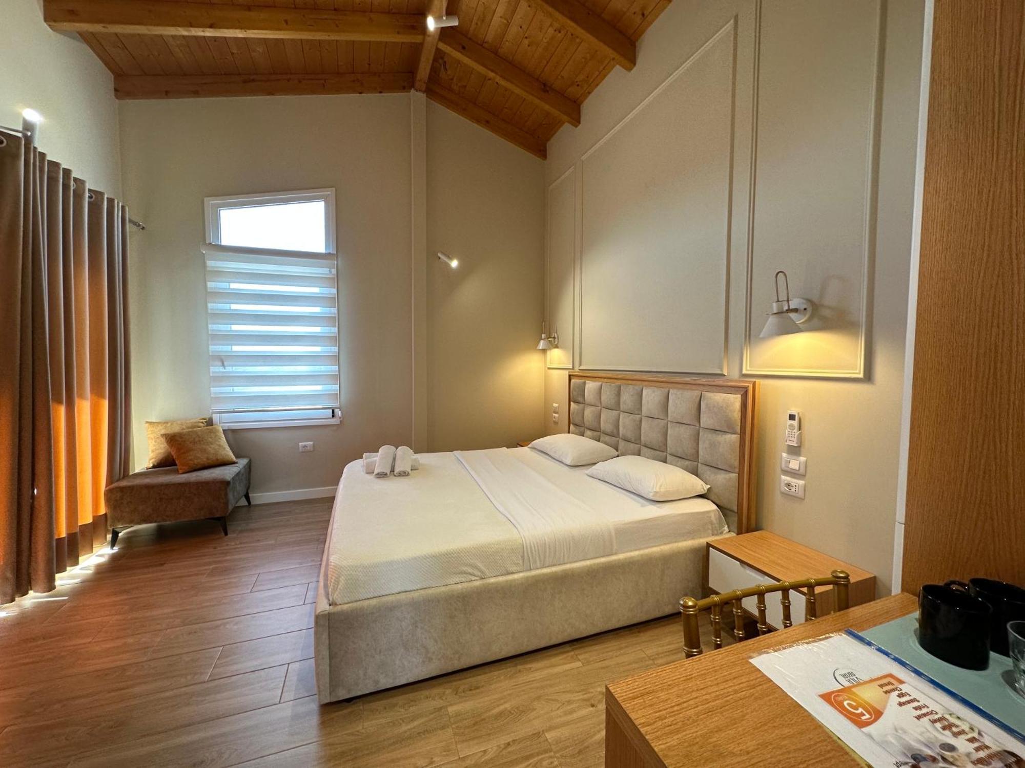 Arial Penthouse Suites Vlore Exterior photo
