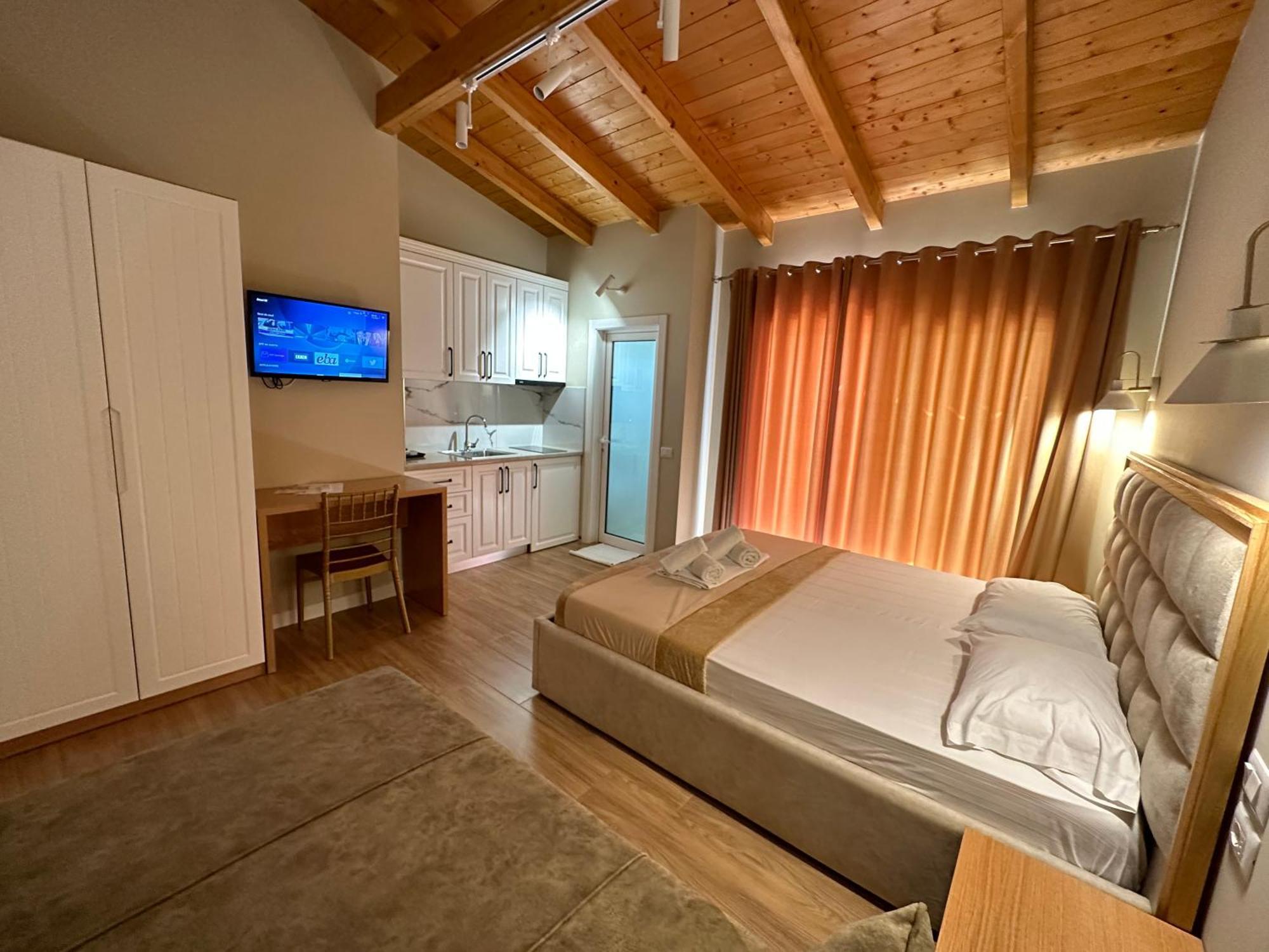 Arial Penthouse Suites Vlore Exterior photo