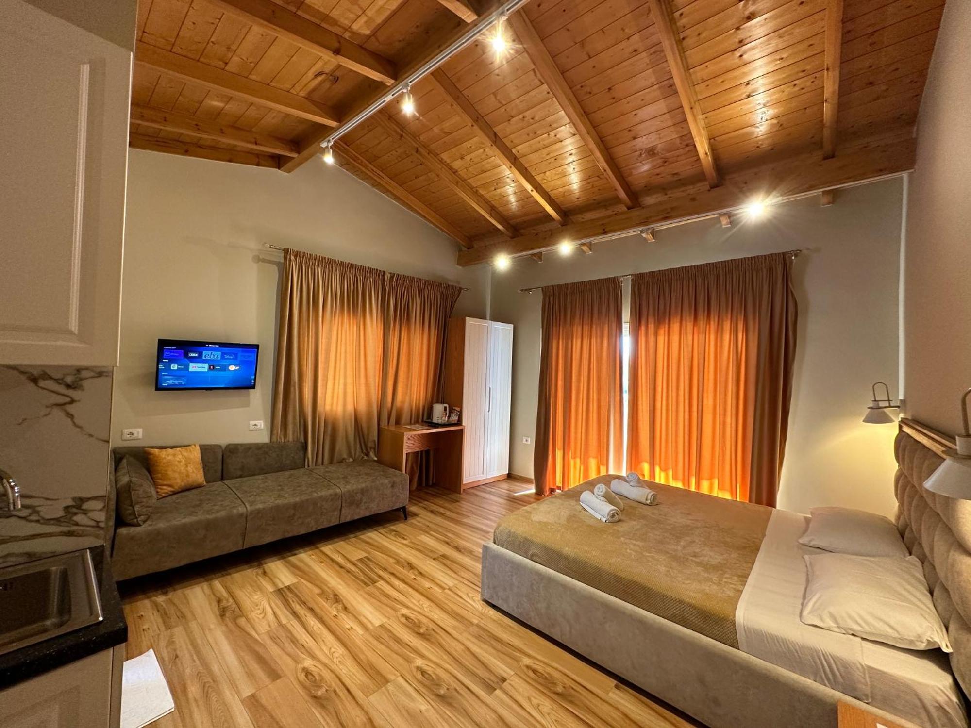 Arial Penthouse Suites Vlore Exterior photo