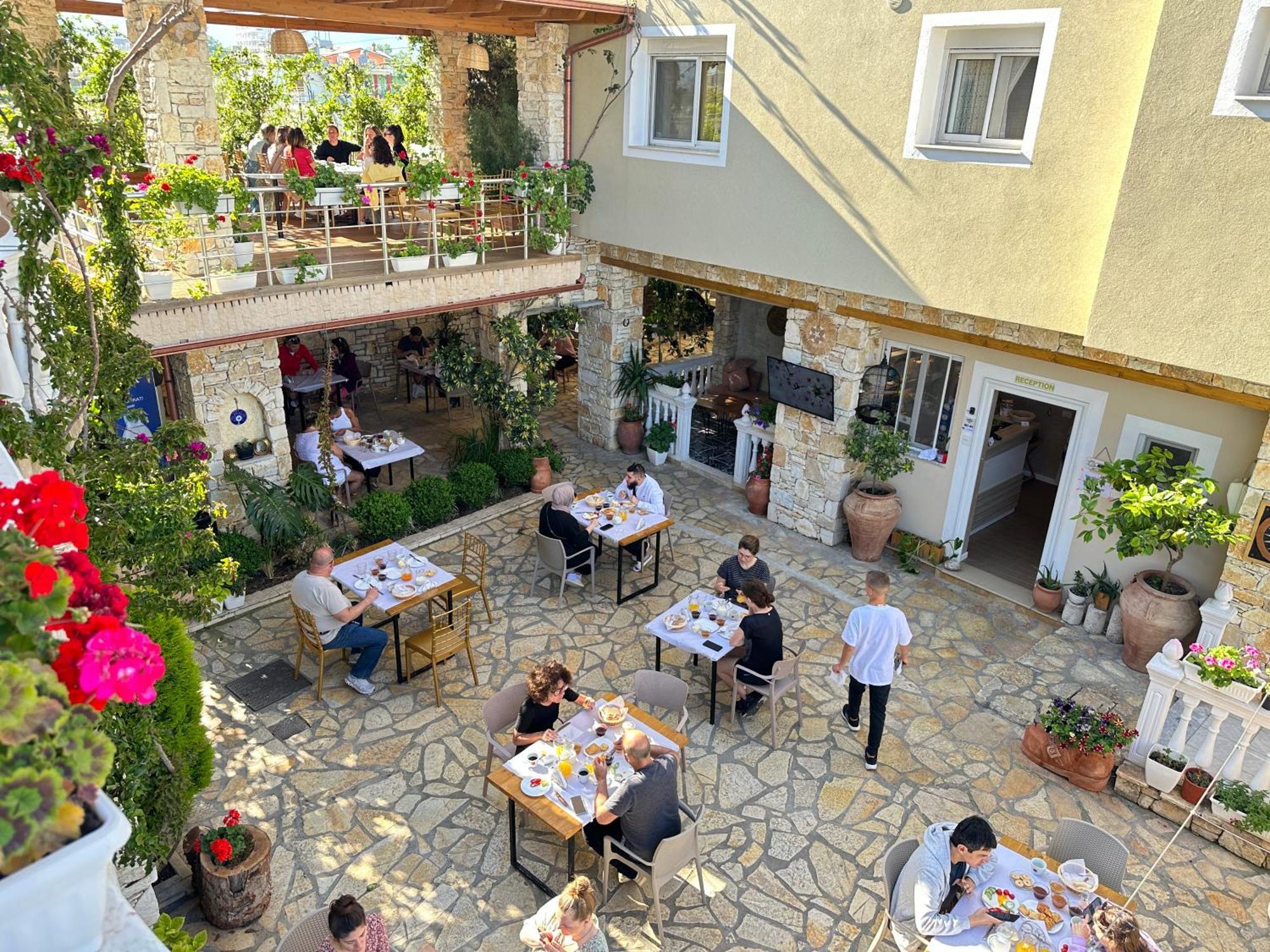 Arial Penthouse Suites Vlore Exterior photo