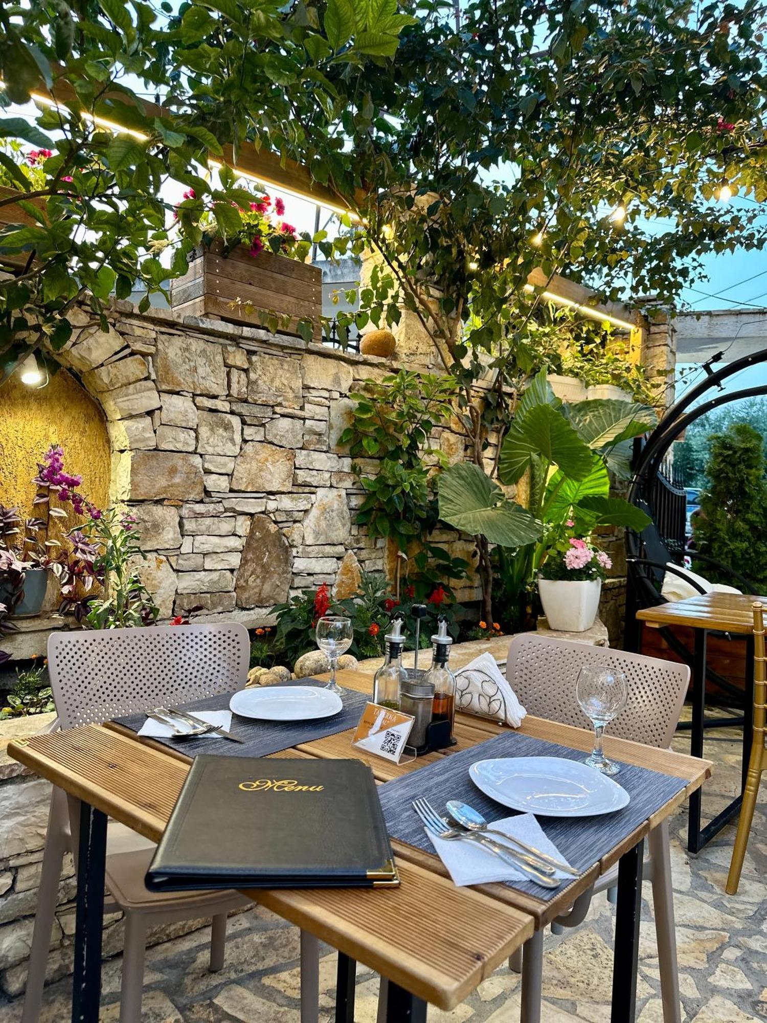 Arial Penthouse Suites Vlore Exterior photo